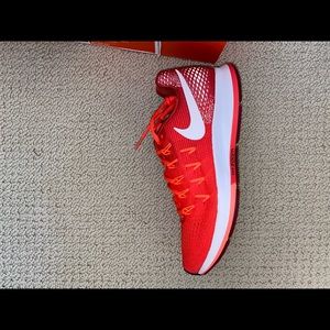 Nike women’s air Zoom Pegasus 33 sneakers